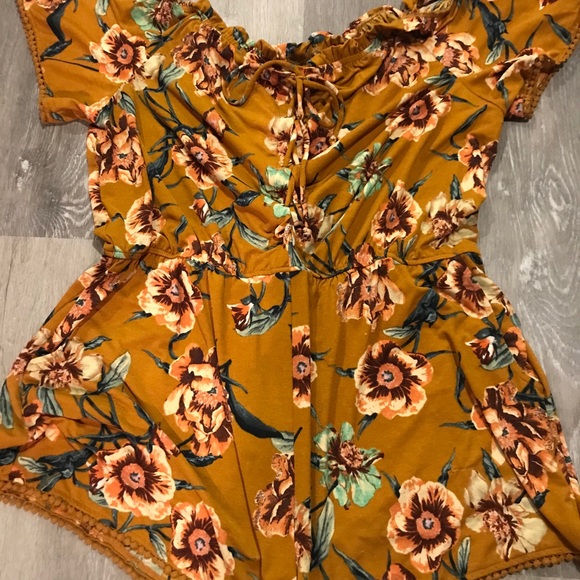 Romper - Picture 2 of 2